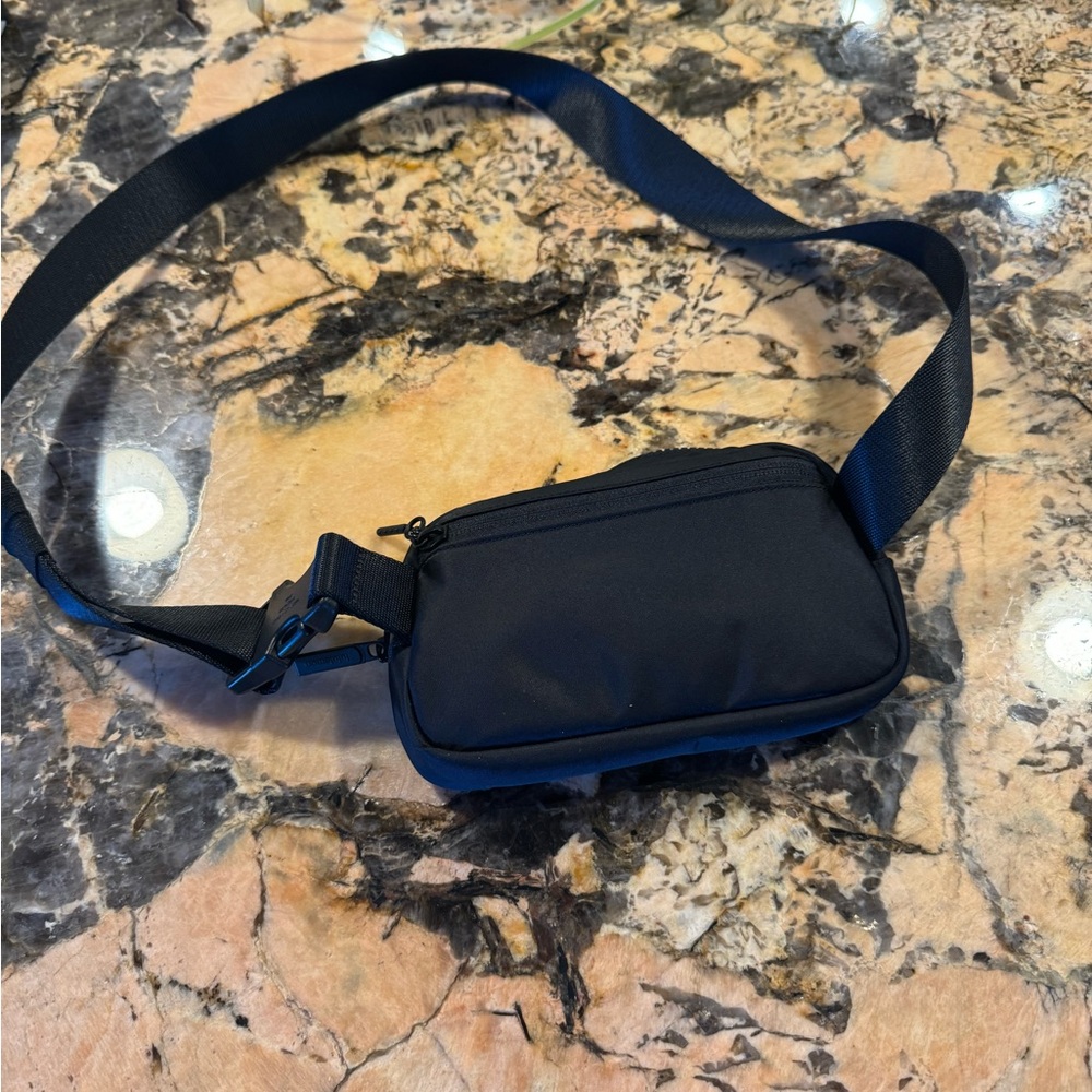 Mini lululemon bag